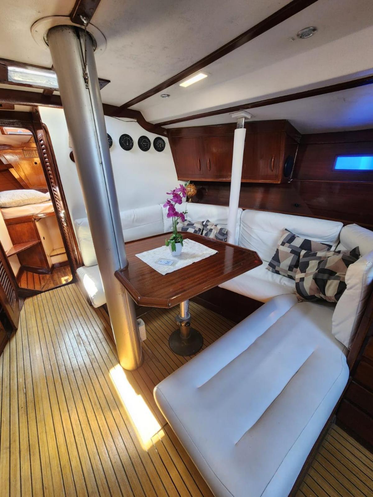 Sailboat Home - Barcelona — Photos 3